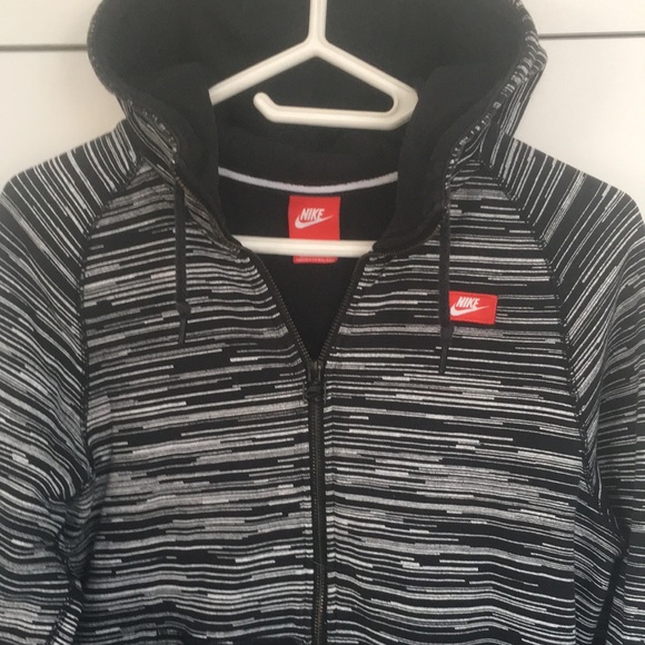 COZY NIKE HOODIE ALERT! Perfect for Fall & Spring! 100% Cotton - Picture 4 of 12